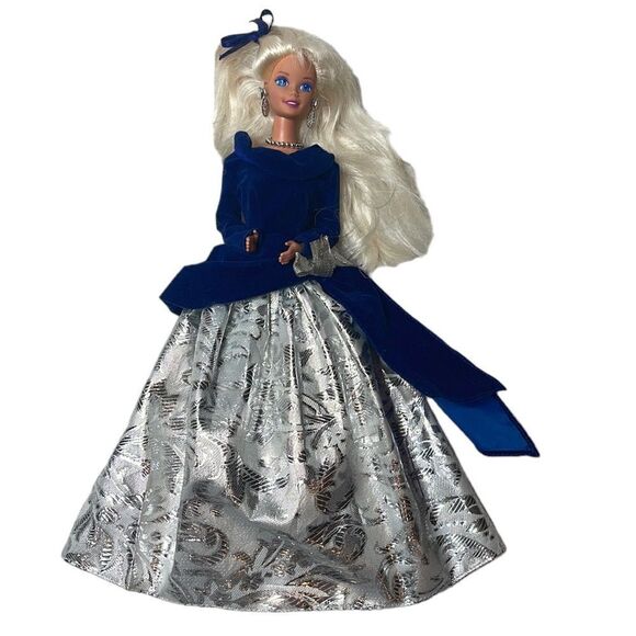 Barbie Exclusive Edition Vintage 1995 Winter Blue Velvet Barbie First In Series. - Picture 1 of 6